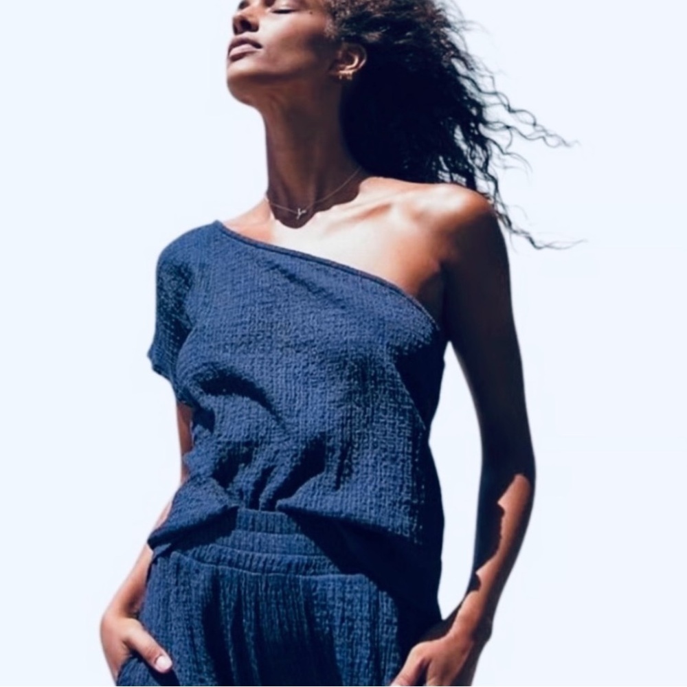 Free People Beach Gia Crinkle Gauze Indigo One-Shoulder Top Women’s Size Medium